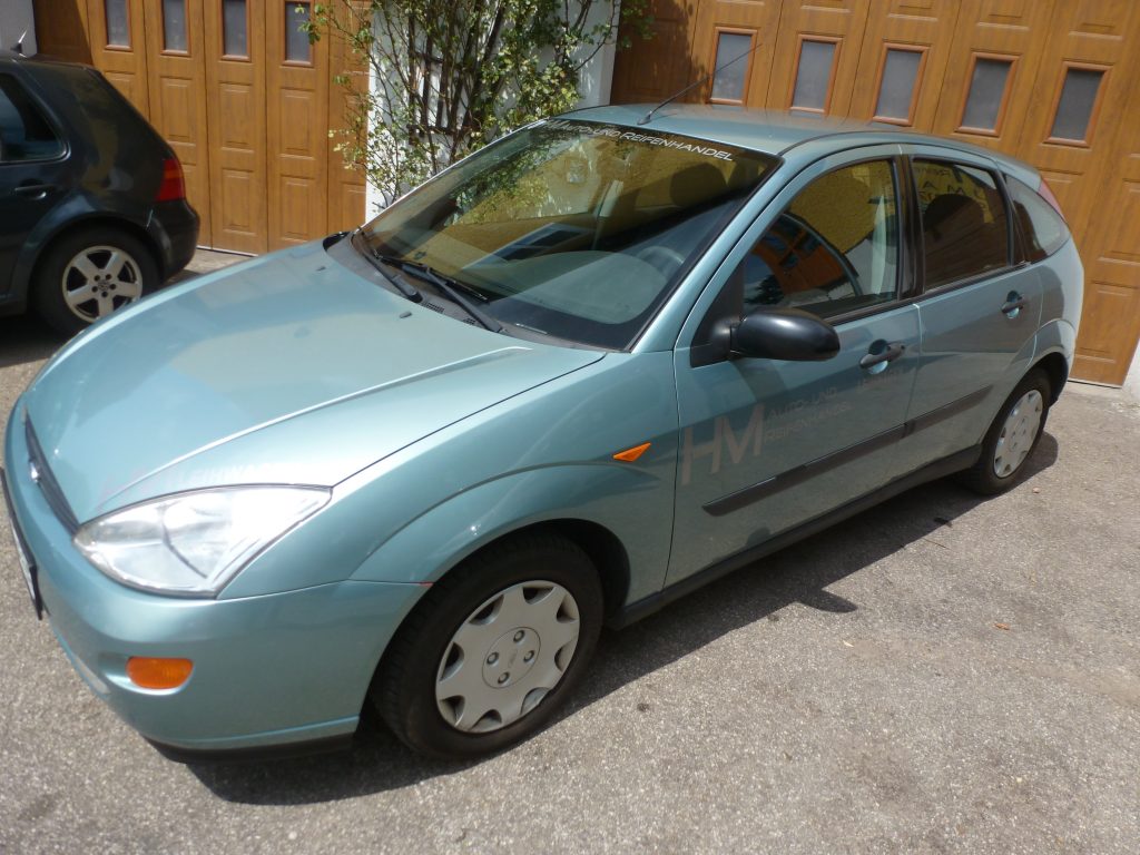 Ford Focus in Metallic Türkis